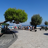 Aangekomen bij de haven zagen we gelijk de wachtrij om naar Capri te gaan